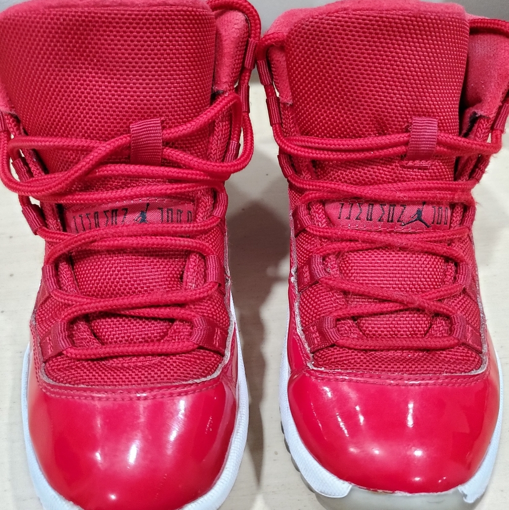 Gym Red Jordan's